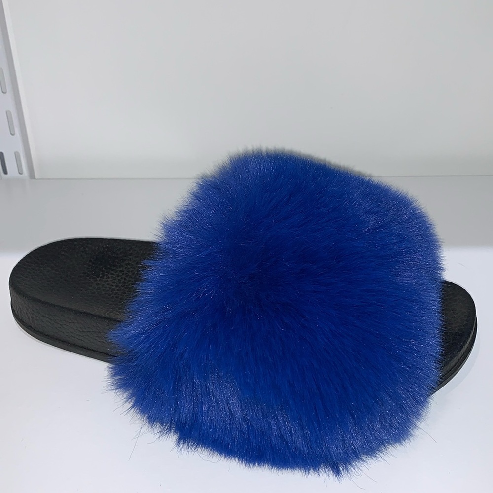 BLUE FUR SLIDES